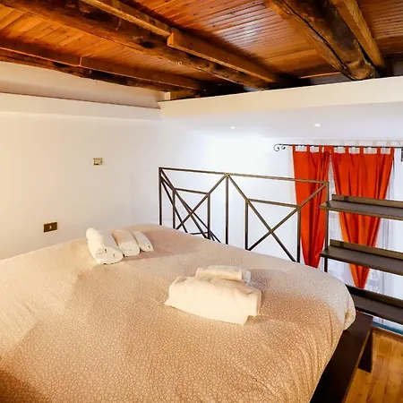 Dante's House - Historical Center Of Neapol